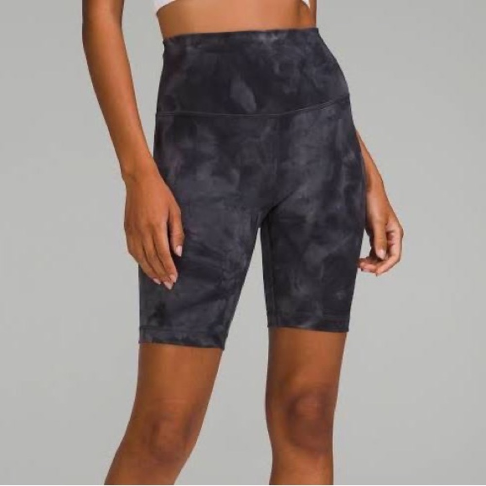 Like new lululemon align high-rise shorts 8” womens 0
